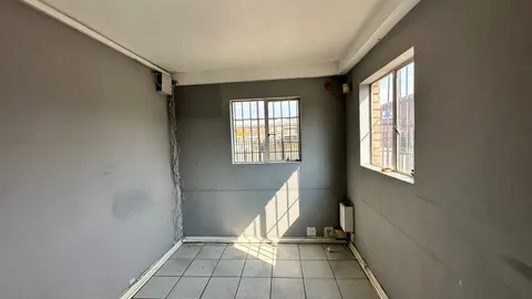 171B Galjoen Rd, Wadeville has a 450m² Industrial Unit Available To Let (3)